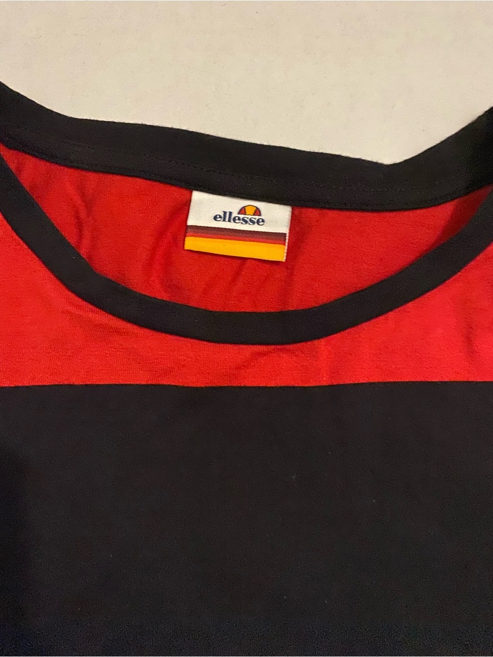 Ellesse Black Red Blue Striped Crew Neck T-Shirt 21” armpit Unisex - Picture 2 of 6